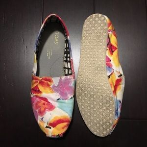Floral TOMS
